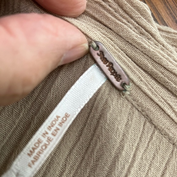 Free People, puffsleeve, front button, collar blouse. Accent open lace, stitches - Picture 2 of 5